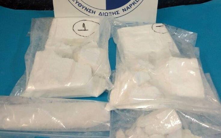 Σταθμευμένο αυτοκίνητο στη Γλυφάδα «έκρυβε» πάνω από 2 κιλά κοκαΐνη