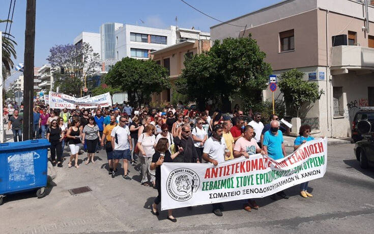 Στους δρόμους οι ξενοδοχοϋπάλληλοι στα Χανιά – Ένταση στη συγκέντρωση