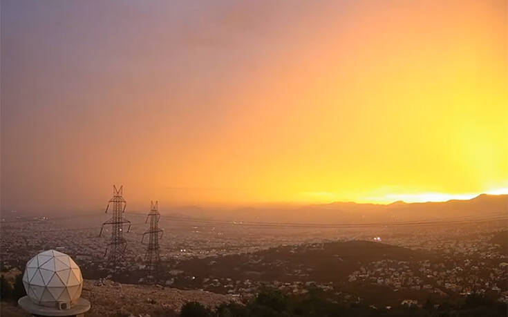 Εντυπωσιακό βίντεο από την καταιγίδα και τα χρώματα από τη δύση του ηλίου στην Αθήνα