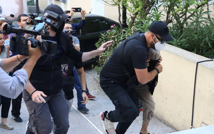 Επίθεση με βιτριόλι: Σκληρή και αποστασιοποιημένη η 35χρονη – Την Τρίτη η απολογία της