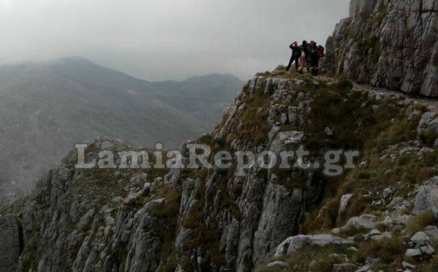 Τραυματισμένος εντοπίστηκε ο ηλικιωμένος που έπεσε σε χαράδρα στον Παρνασσό