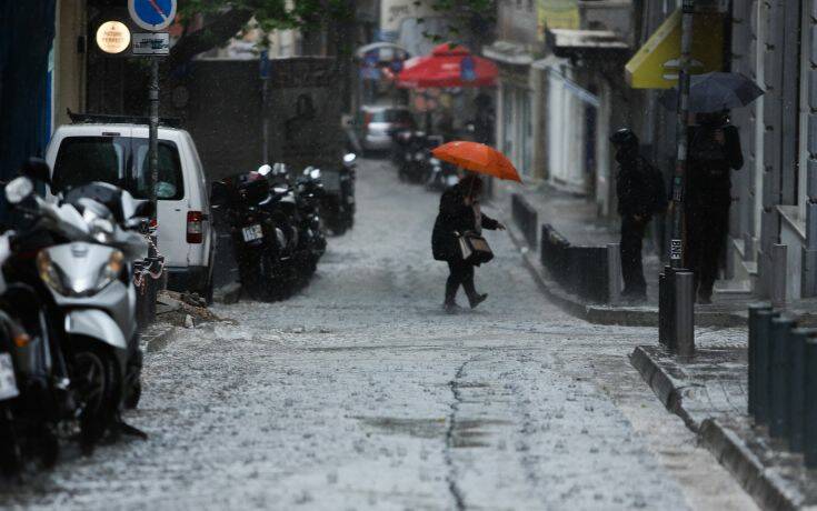 Έκτακτο δελτίο επιδείνωσης καιρού: Βροχές, καταιγίδες και χαλάζι έως και την Τρίτη