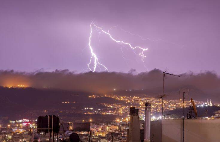 Κακοκαιρία Ιανός: Επιδείνωση του καιρού στην Ανατολική ηπειρωτική Ελλάδα – Έντονες βροχές στην Αττική το βράδυ