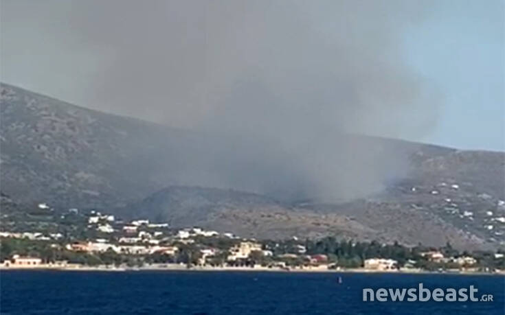 Οι πρώτες εικόνες από τη φωτιά στην Αίγινα