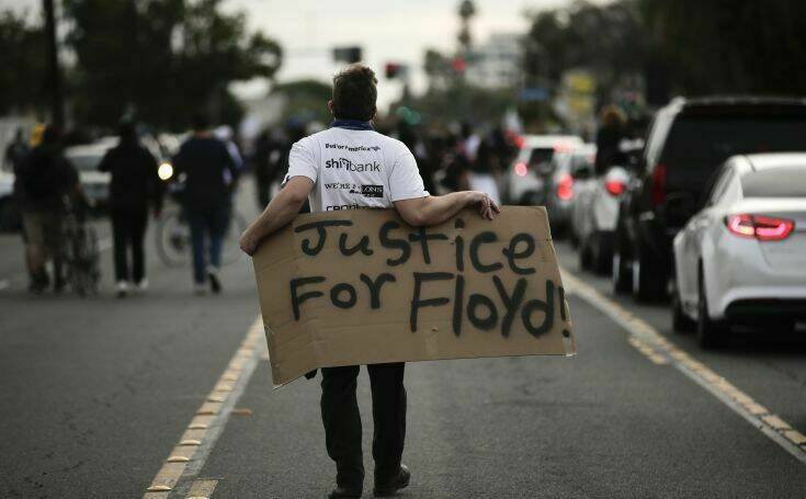 Αστυνομικός με εμπλοκή στη δολοφονία του Τζορτζ Φλόιντ κάνει έρανο για τα χρήματα της εγγύησης