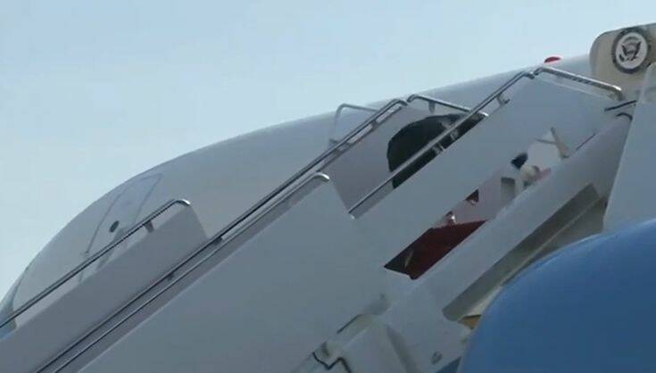 Η τούμπα του Μάικ Πενς στο «Air Force Two» και η άμεση αντίδρασή του