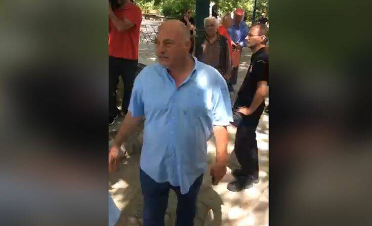 Αντεγκλήσεις Μπέου με κατοίκους στους Σταγιάτες: «Είστε κοπρίτες» – «Είσαι άνθρωπος της νύχτας»
