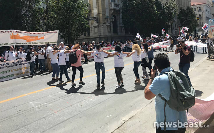 Έξω από το υπουργείο Εργασίας οι εργαζόμενοι στον επισιτισμό – Κλειστή η Σταδίου