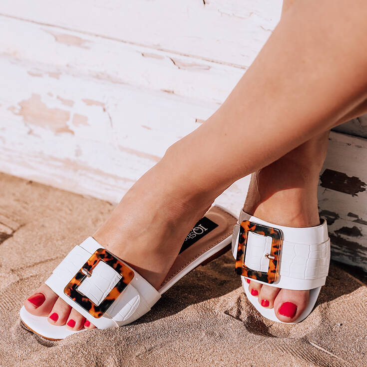 Το IQ Shoes ανανέωσε την εμφάνιση του και ήρθε η ώρα να ανανεώσετε και εσείς τη συλλογή των παπουτσιών σας