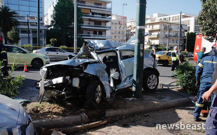 Σοκαριστικές φωτογραφίες από το τροχαίο στη Συγγρού