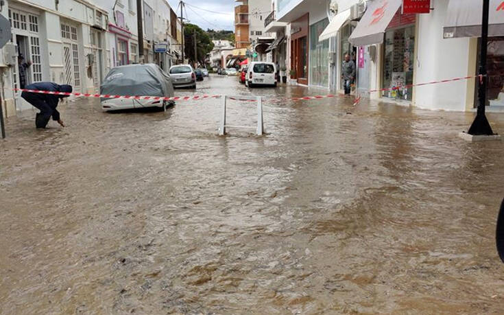 Απίστευτες εικόνες στη Λέρο από την κακοκαιρία: Αίτημα του δημάρχου για κήρυξη κατάστασης έκτακτης ανάγκης