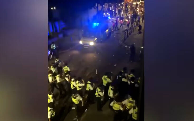 Συμπλοκές με αστυνομικούς σε street πάρτι στο Λονδίνο