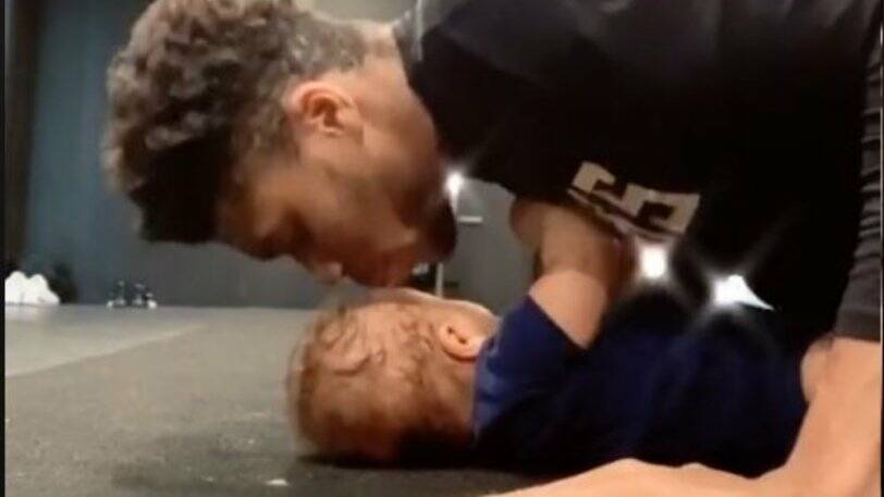 Τα push ups του Γιάννη Αντετοκούνμπο μαζί με το γιο του