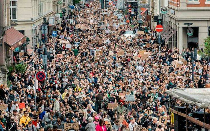 Τουλάχιστον 15.000 άνθρωποι διαδήλωσαν στη Δανία κατά του ρατσισμού