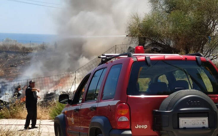 Φωτιά στο Πλατάνι Χανίων, έσπευσαν ισχυρές δυνάμεις της Πυροσβεστικής