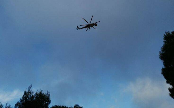 Προσπάθειες και με ελικόπτερα για την κατάσβεση της μεγάλης φωτιάς στη Ζάκυνθο
