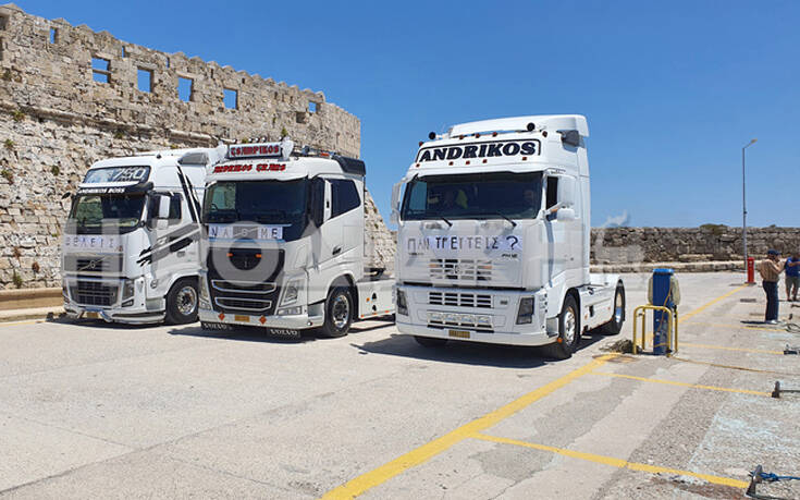 Ροδίτης έκανε μια πρωτότυπη πρόταση γάμου στην αγαπημένη του μέσω… τριών νταλικών