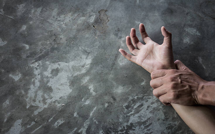 Σοκ στην Κορινθία: Έφηβη κατήγγειλε ότι ο πατέρας της τη βίαζε για 4 χρόνια