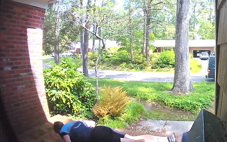 Κούριερ κολλημένος με τη γυμναστική