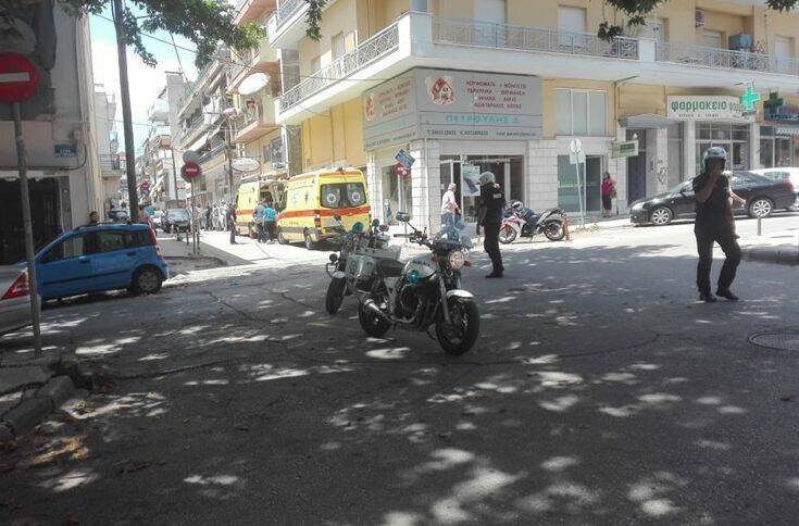 Τυφλή επίθεση με τσεκούρι στην εφορία Κοζάνης – «Τώρα σας άρεσε; Καλά να πάθετε»