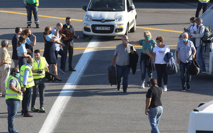 Αρνητικά τα πρώτα 250 τεστ που έγιναν στους τουρίστες στα αεροδρόμια