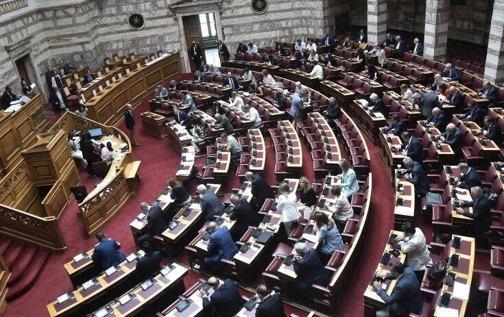 Υποχρεωτική η μάσκα και στο Κοινοβούλιο &#8211; Τασούλας: Η Βουλή πρέπει να ακολουθεί πρώτη τις οδηγίες