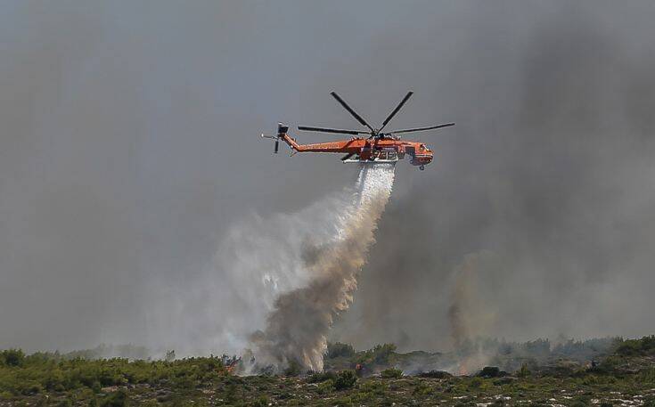 Καλύτερη η εικόνα της φωτιάς στο Κόρθι της Ανδρου &#8211; Δεν ελλοχεύει κίνδυνος για οικισμούς