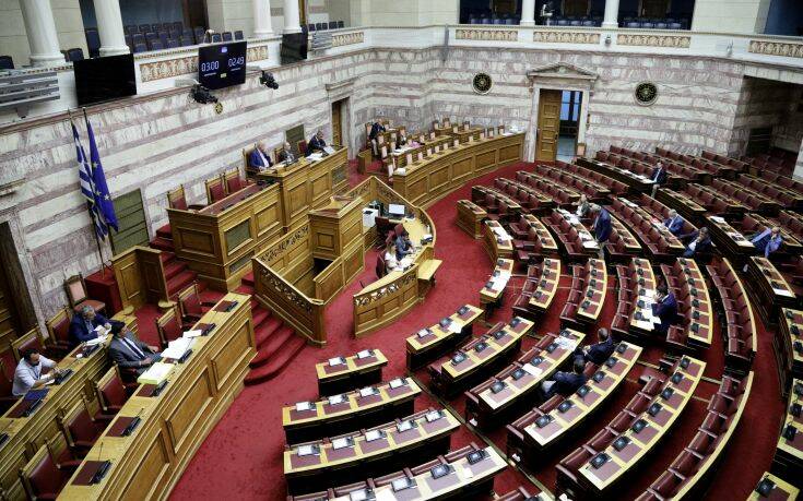 Διαξιφισμοί στη Βουλή για τις διατάξεις αντιμετώπισης του κορονοϊού