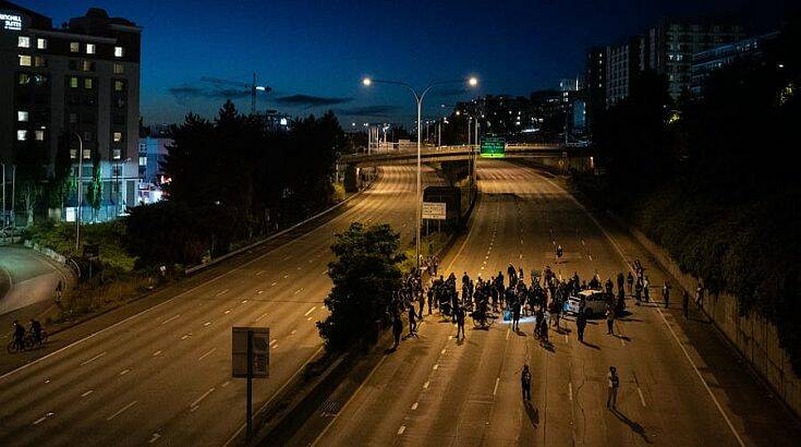Αυτοκίνητο έπεσε σε διαδηλωτές στην Ουάσινγκτον – Δύο σοβαρά τραυματίες