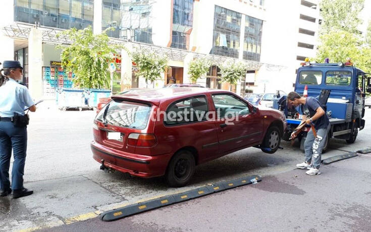 Εντατικοποιούνται οι έλεγχοι για παράνομα σταθμευμένα ΙΧ στο κέντρο της Θεσσαλονίκης &#8211; Νέα επιχείρηση «σκούπα»