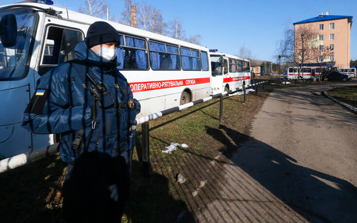 Συναγερμός στην Ουκρανία: Άνδρας με εκρηκτικά κρατά 20 ομήρους σε λεωφορείο