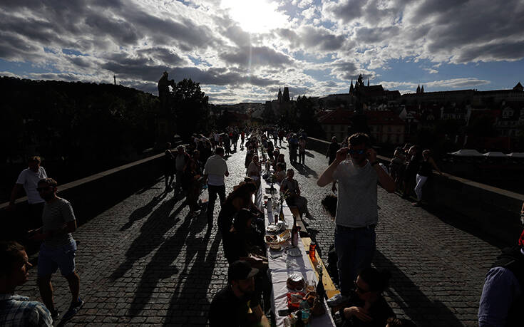 Τσεχία: Πάρτι γενεθλίων ευθύνεται για τουλάχιστον 98 κρούσματα κορονοϊού
