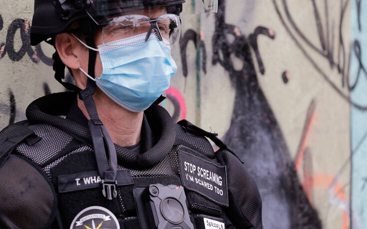 ΗΠΑ: Του ζήτησαν να βάλει μάσκα και τράβηξε όπλο μέσα σε πολυκατάστημα