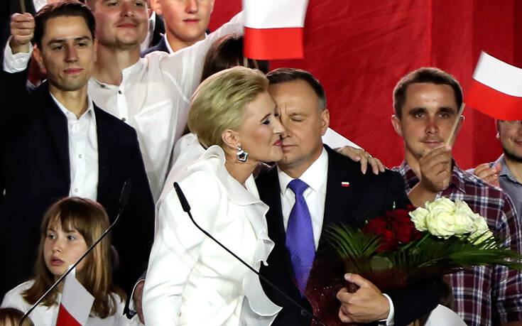 Προεδρικές εκλογές Πολωνία: Ο Αντρέι Ντούντα οδεύει σε οριακή εκλογική νίκη επί του Ραφάλ Τρσασκόφσκι