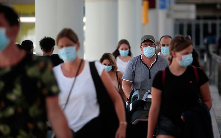 Υποχρεωτική η χρήση μάσκας σε όλους τους χώρους στη Μαδρίτη