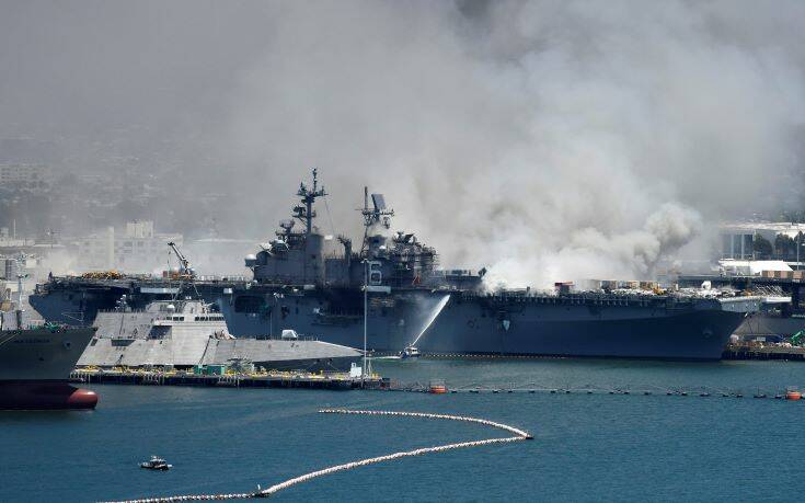 Έκρηξη σε πολεμικό πλοίο των ΗΠΑ: «Η φωτιά θα συνεχιστεί για μέρες» &#8211; Τουλάχιστον 21 τραυματίες
