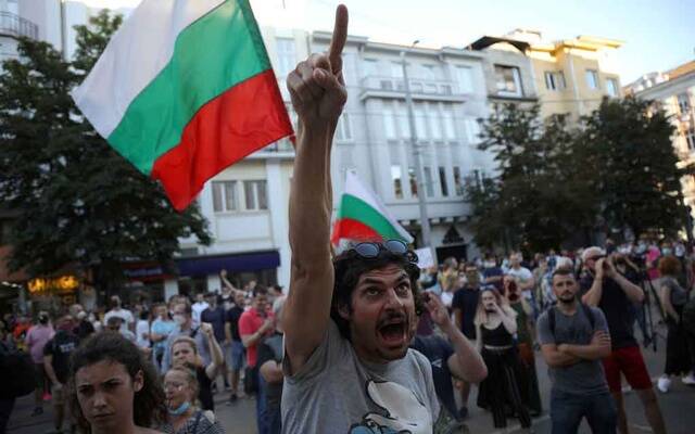 Κλιμακώνεται η πολιτική ένταση στη Βουλγαρία &#8211; Ο πρόεδρος Ράντεφ απαιτεί από τον Μπορίσοφ να παραιτηθεί