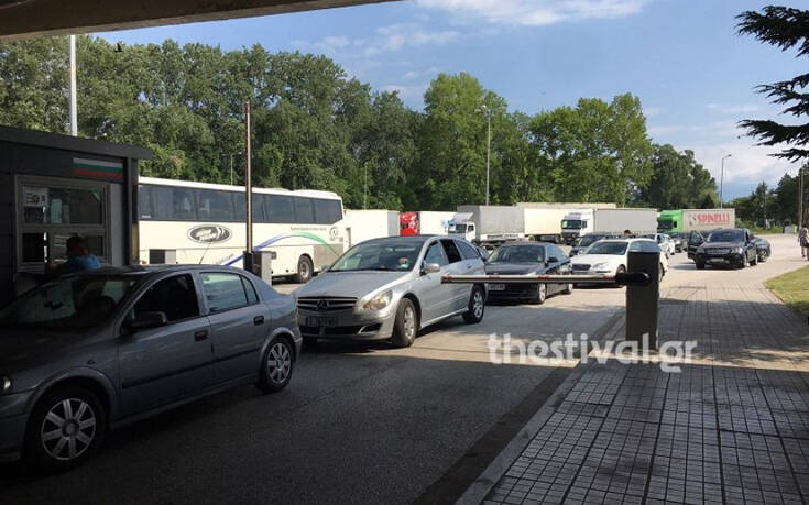 Αυστηροποιούνται τα μέτρα στον Προμαχώνα – Ελάχιστα αυτοκίνητα περιμένουν στα σύνορα