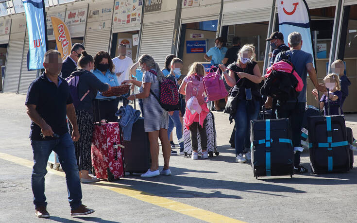 Σήμερα το απόγευμα τα αποτελέσματα των 4.000 τεστ που έγιναν σε τουρίστες