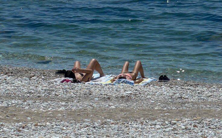 Θεσσαλονίκη: Πήγαιναν για βουτιά και τους έκλεβε τα πράγματα που άφηναν στην παραλία