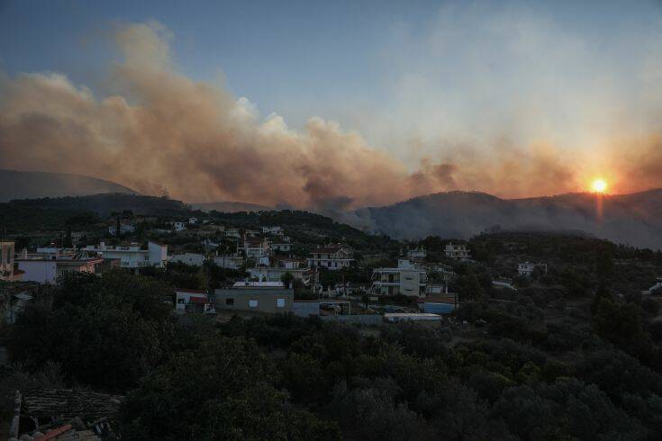 Έχουν περιοριστεί οι δύο φωτιές που εκδηλώθηκαν στο Λουτράκι, λέει ο δήμαρχος