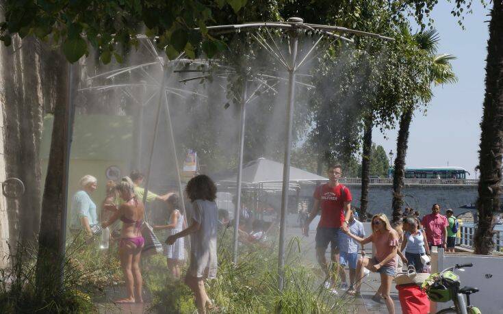 Τεστ για κορονοϊό στις πλαζ του Παρισιού