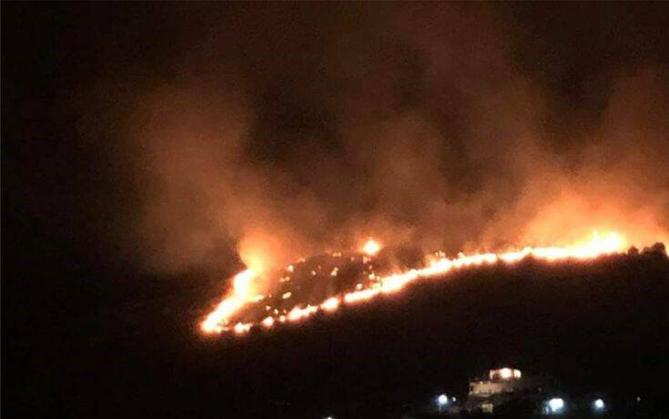 Περιορίζεται σταδιακά η φωτιά στο Πέραμα &#8211; Δεν απειλούνται σπίτια μέχρι στιγμής