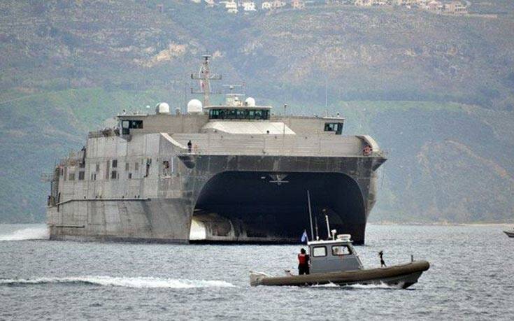 Στη Σούδα εντυπωσιακό αμερικανικό καταμαράν μήκους 103 μέτρων