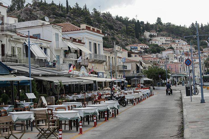 Έρημος ο Πόρος μετά τα περιοριστικά μέτρα