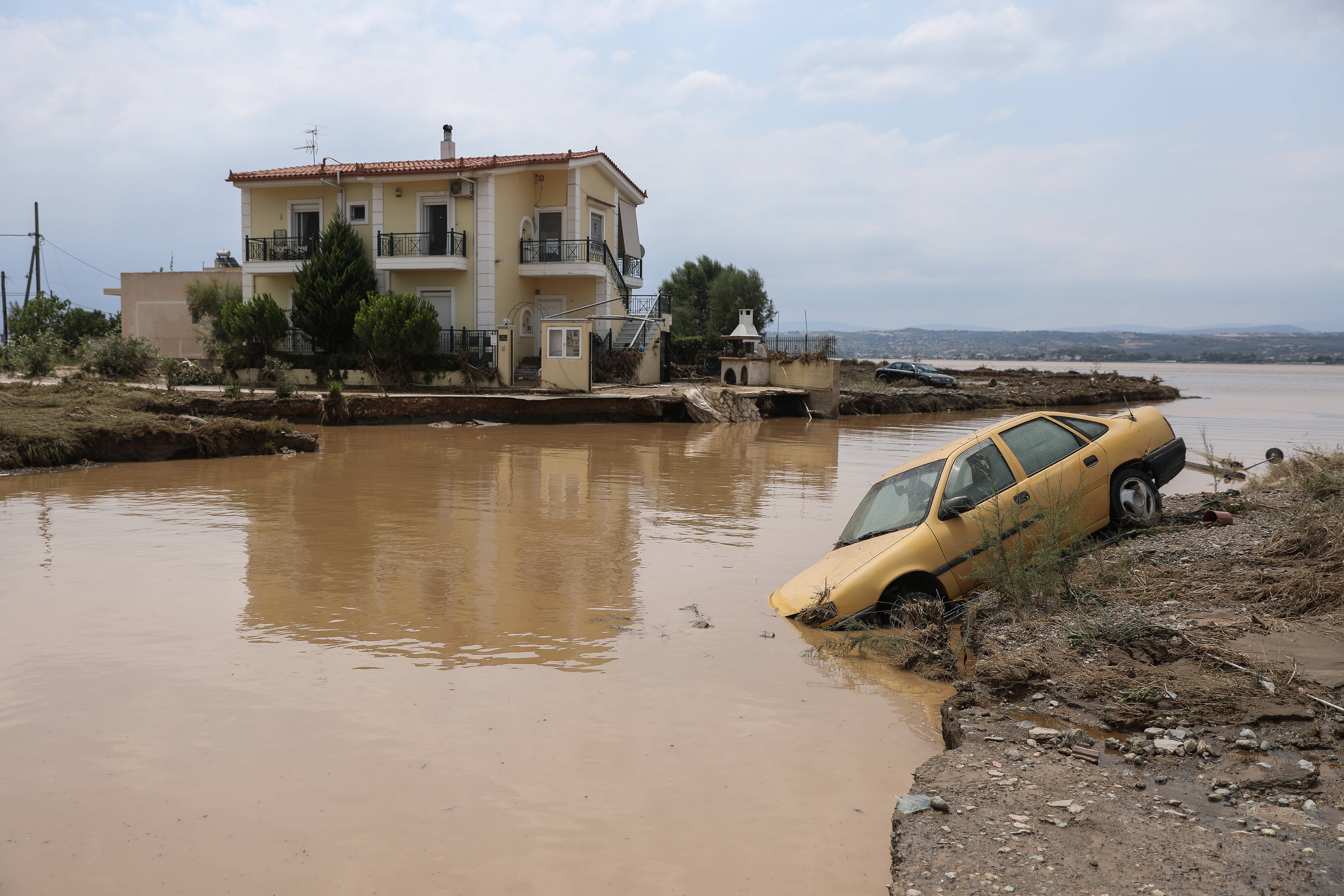 Κακοκαιρία Θάλεια: 300 χιλιοστά βροχής έριξε μέσα σε οκτώ ώρες στη Στενή Ευβοίας