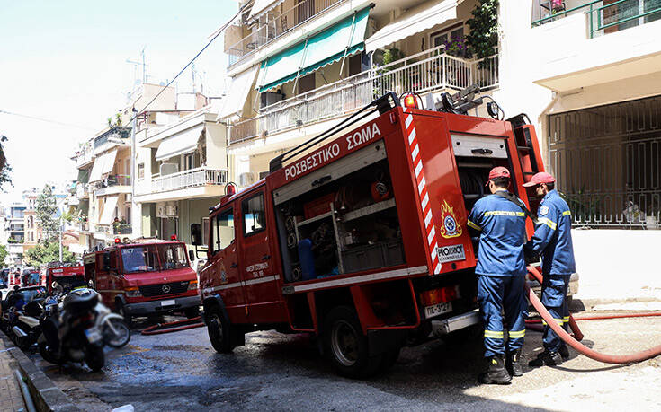 Σε εξέλιξη φωτιά σε κτίριο στα Πατήσια