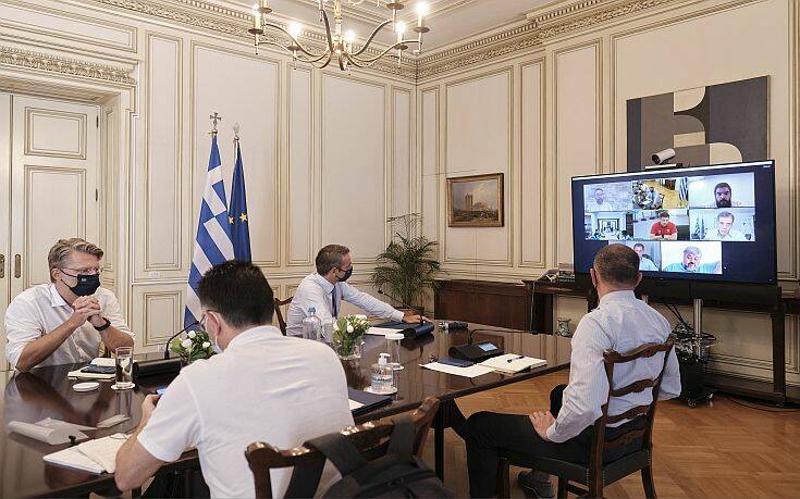 Κορονοϊός: Κωδικός «μάσκα και τεστ» – Τι θα γίνει με σχολεία και γηροκομεία