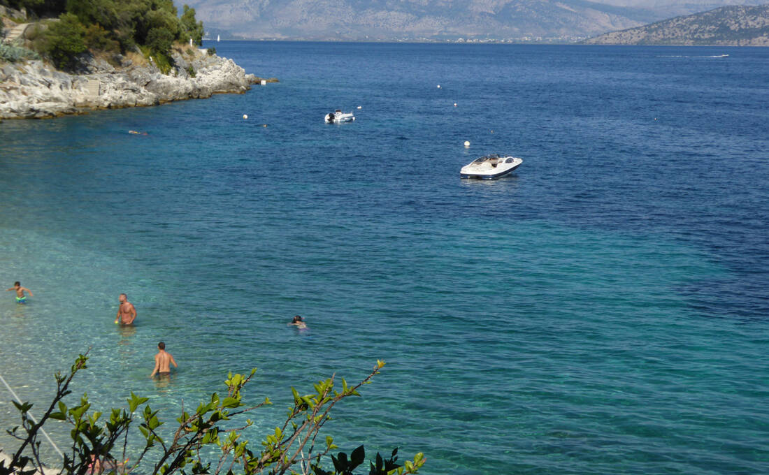 Καμινάκι, βουτιές σε καθαρά νερά σε ένα σκηνικό απόλυτης ηρεμίας