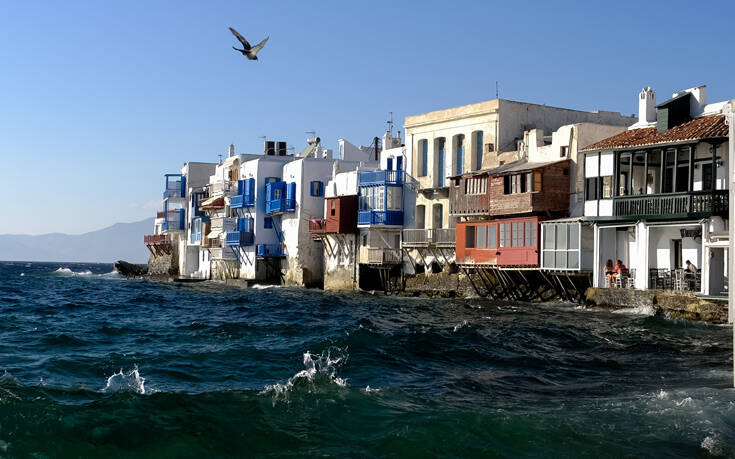 Ελεύθερος ο δήμαρχος Μυκόνου με εντολή του εισαγγελέα